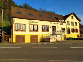 Au Lavoir outside