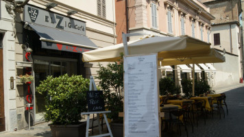 Cafe' Elzig inside