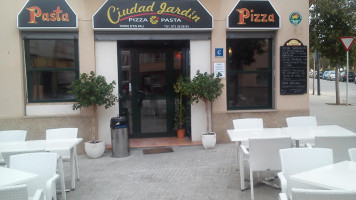 Tomassini Pizza Pasta Ciudad Jardin inside