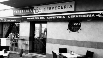 Eli Cervecería Y Cafetería inside