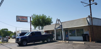 A N Liquors outside