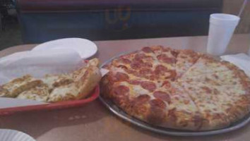 Uncle Howie's Pizza food