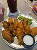 Pluckers Wing food