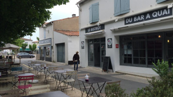 Le Bistrot du Bar A Quai food