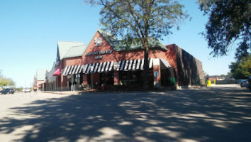 Corner Bakery outside