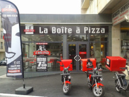 La Boite a Pizza le Mans outside