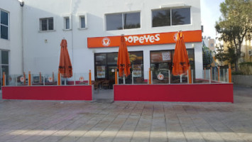 Popeyes Louisiana Kitchen outside