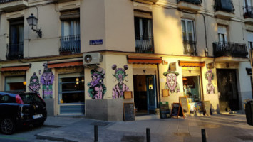 La Libre Cafe outside