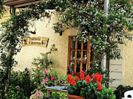 Trattoria Da Vincenzo outside