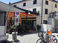 Caffe Commercio outside