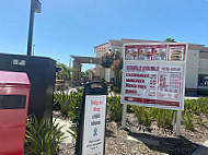 In-n-out Burger outside