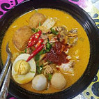 Calong Mee Kari Beserah food