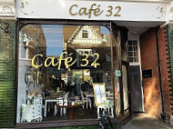 Cafe 32 inside