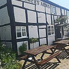 Farmers Arms outside