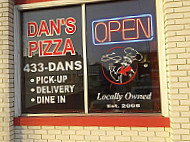 Dan's Pizza inside