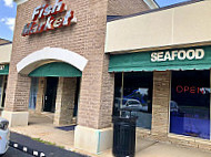 Gulfport Seafood Market outside