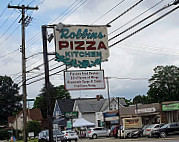 Robbins Pizza outside