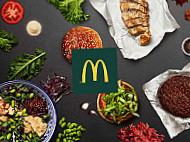 Mcdonald's Trollhaettan Oeverby food