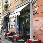 Ristorcaffe Vecchia Roma outside