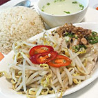 Moozhi Chicken Rice Mǔ Zi Yá Cài Jī food