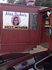 Miss Jackee's Hotwings outside