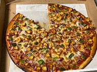 Jimmy Tomato’s Bombay Curry Pizza food