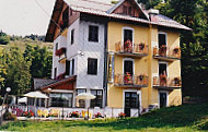 Pizzeria Da Fausto E Laura outside