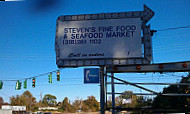Steven’s Fine Food Seafood Market outside