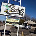 Crickett Tavern outside