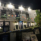 The Black Horse outside