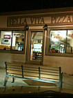 Bella Vita Pizza outside