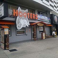 Hooters Cancún - Malecon Americas