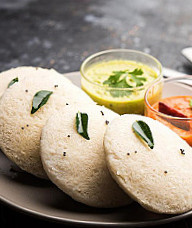 Mogli Vada Pav