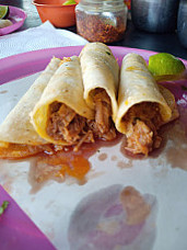 Tacos Y Consome El Huracan