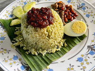 Nasi Lemak Hijau Pandan Mama Zana