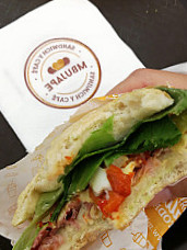 Mbujape · Sandwich Y Café