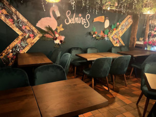 Selminas Restaurant Bar