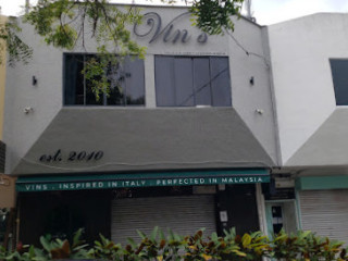 Vin's Restaurant And Bar