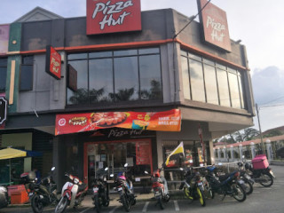 Pizza Hut Kuala Kangsar (curbside Pickup Available)