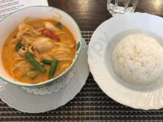 Dee's Thai Cuisine Diner
