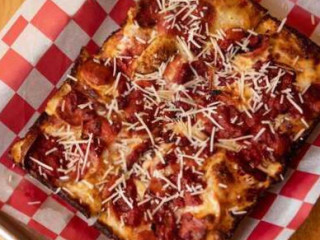 Backlot Taphouse Detroit Style Pizza