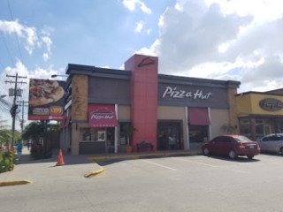 Pizza Hut • Plaza Uno