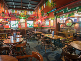 Hamilton's Irish Pub