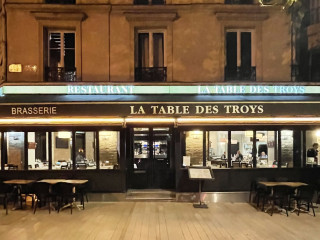 La Table Des Troys