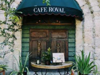 Cafe Roval