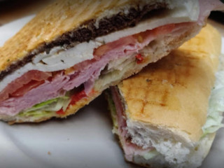 Capo Panino E Vino