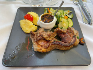 Le Porc Saint Leu Restaurant