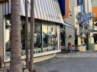 The Crêpe Café