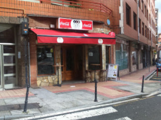Cafe Y Karaoke Pub