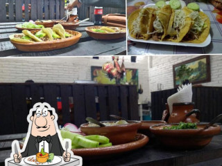 Tacos De Barbacoa Y Micheladas El Gallo